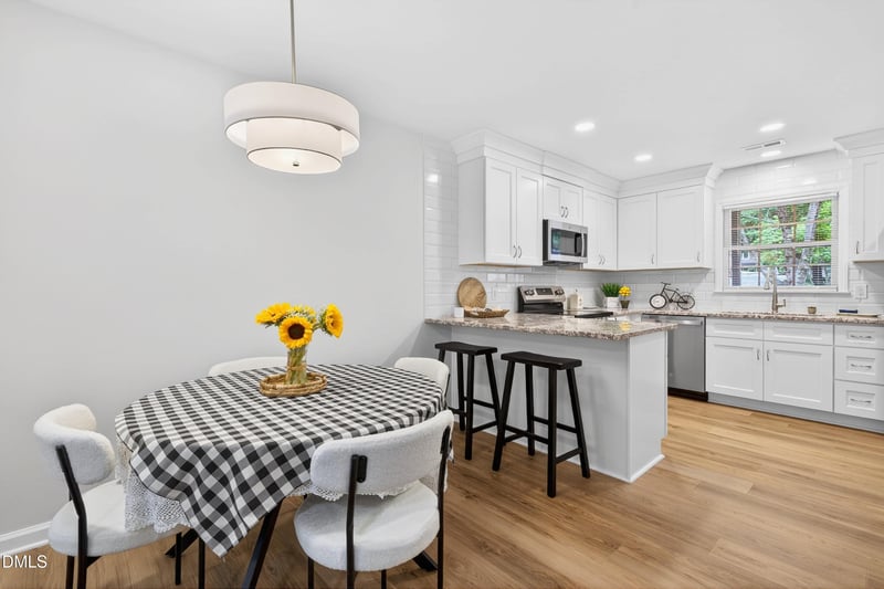 136 Lake Hollow Cir, Cary, NC 27513