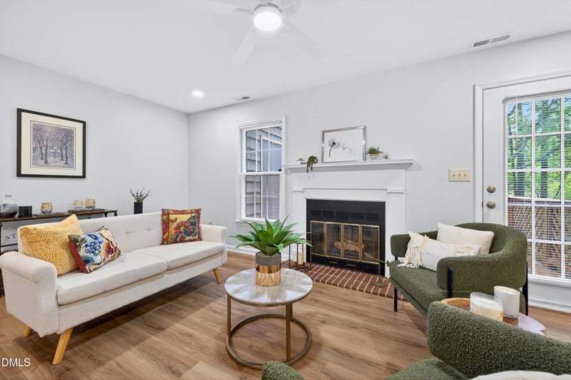 136 Lake Hollow Cir, Cary, NC 27513