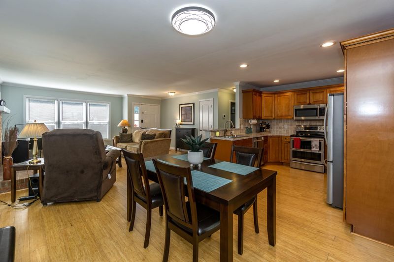 136 Lake Pine Dr, Cary, NC 27511