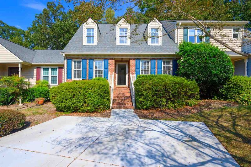 136 Sanair Ct, Apex, NC 27502