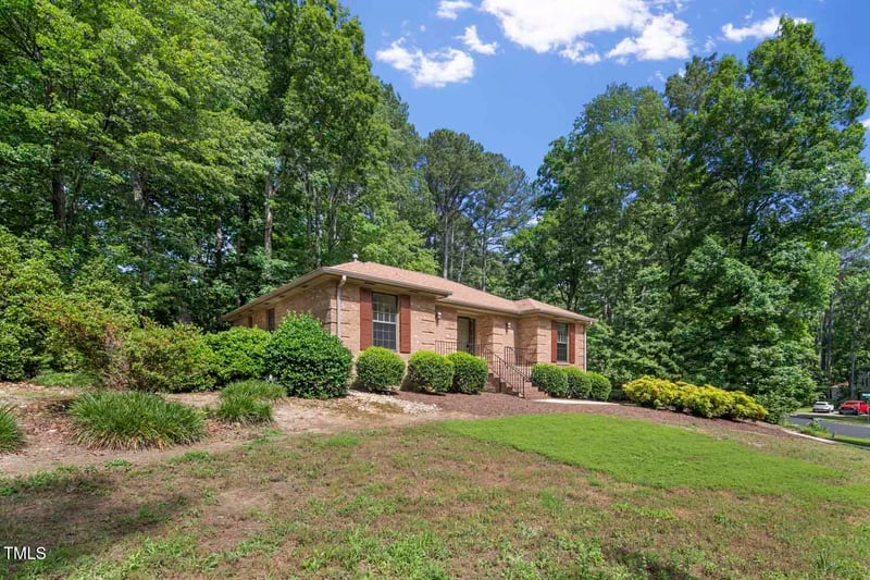 136 Sycamore St, Cary, NC 27513