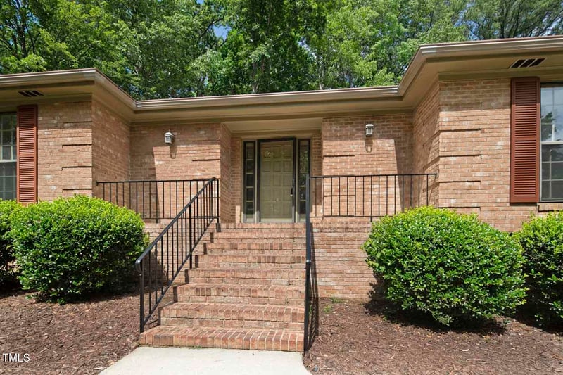 136 Sycamore St, Cary, NC 27513
