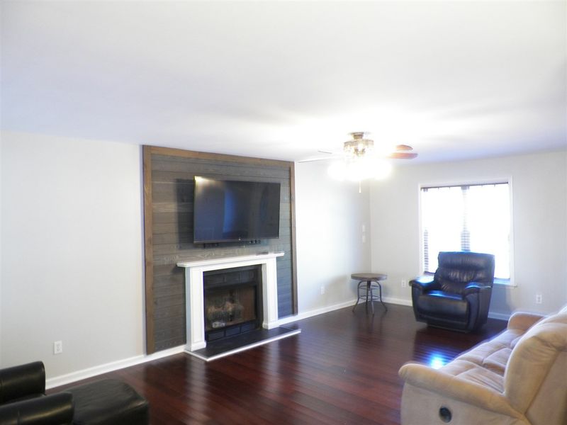 136 Wood Bend Ct, Clayton, NC 27520
