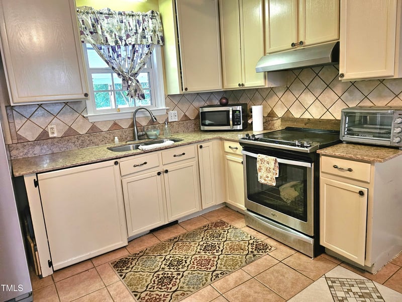 1360 Honeycutt Rd, Willow Springs, NC 27592