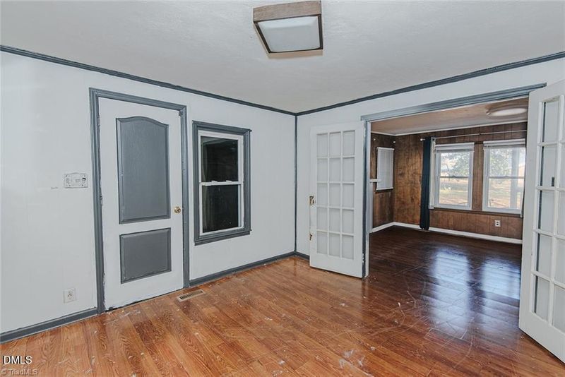 1364 Rauhut St, Burlington, NC 27217