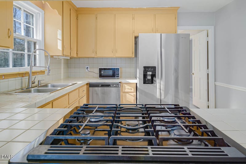 137 Amesbury Ln, Cary, NC 27511
