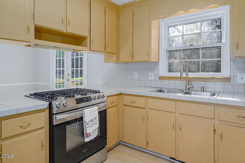 137 Amesbury Ln, Cary, NC 27511