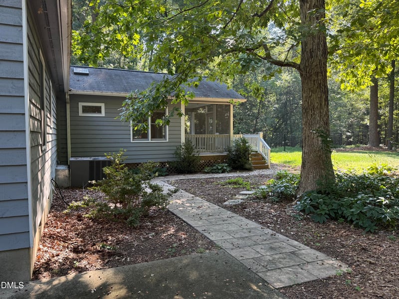 137 B Windsor Cir, Chapel Hill, NC 27516