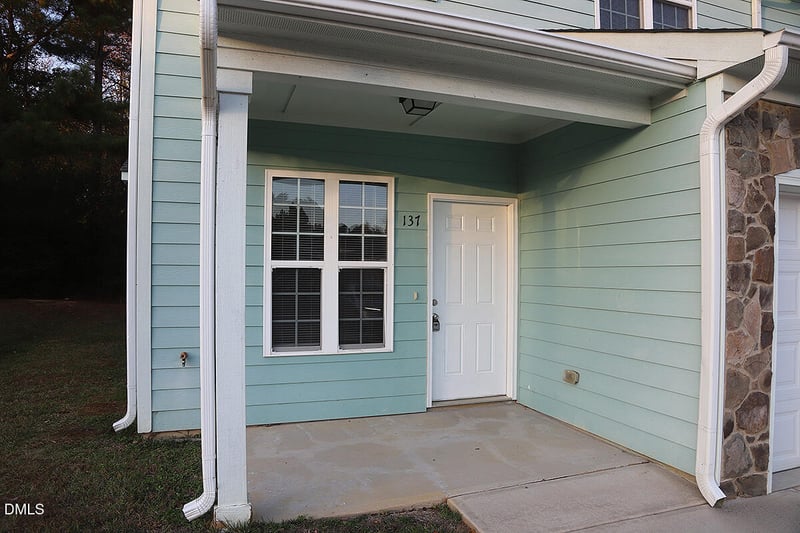 137 Beechleaf Ct, Clayton, NC 27520