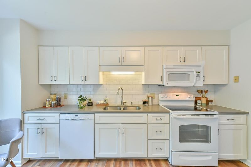 137 Berry Patch Ln, Chapel Hill, NC 27514