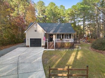 137 Dewar St, Fuquay Varina, NC 27526
