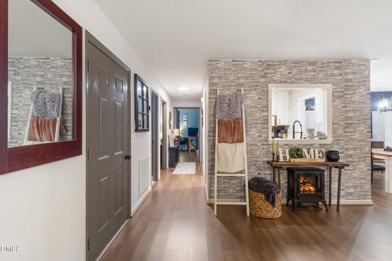 137 Dewar St, Fuquay Varina, NC 27526