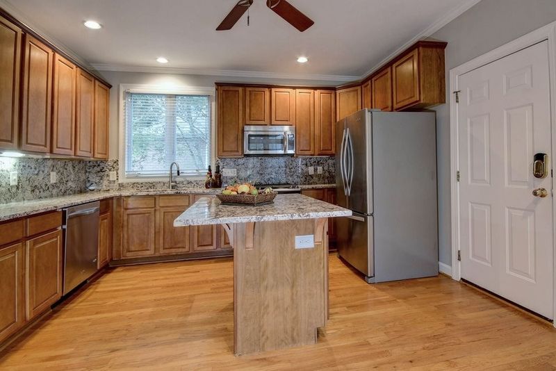 137 S Fields Cir, Chapel Hill, NC 27516