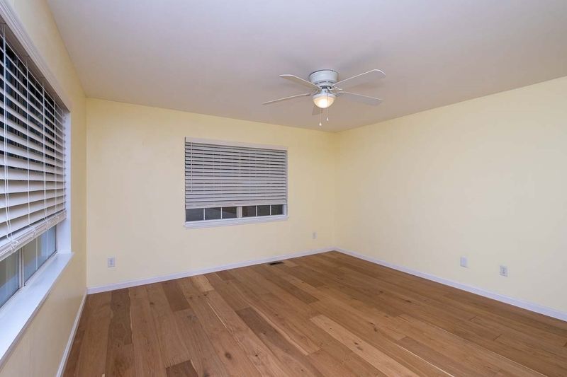 137 Forsyth Dr, Chapel Hill, NC 27517