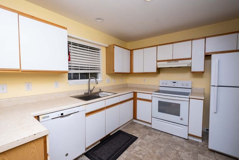 137 Forsyth Dr, Chapel Hill, NC 27517