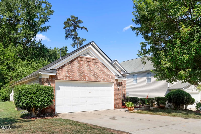 137 Georgetowne Dr, Clayton, NC 27520