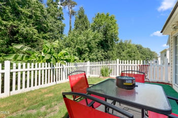 137 Georgetowne Dr, Clayton, NC 27520