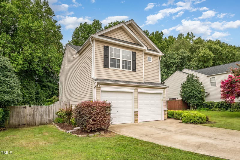 137 Lacombe Ct, Holly Springs, NC 27540