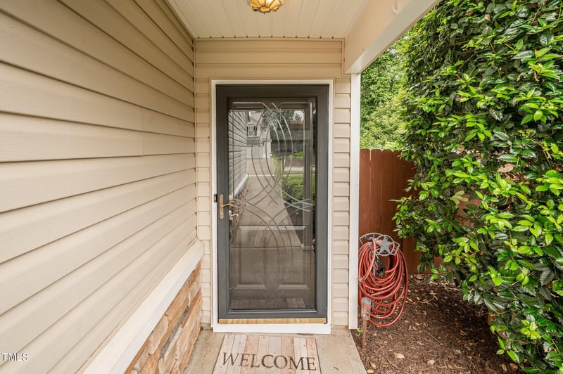 137 Lacombe Ct, Holly Springs, NC 27540