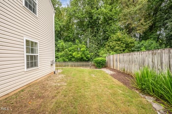 137 Lacombe Ct, Holly Springs, NC 27540