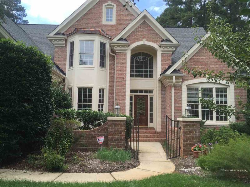137 Loch Pointe Dr, Cary, NC 27518