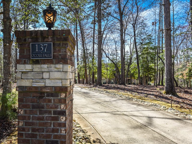 137 Ocoee Falls Dr, Chapel Hill, NC 27517