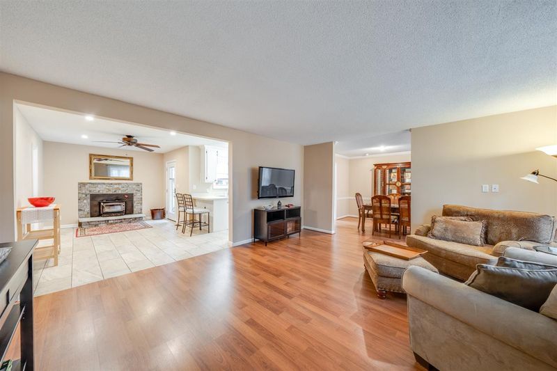 137 Stagecrest Dr, Raleigh, NC 27603