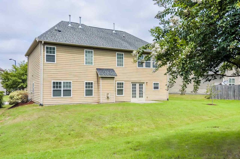 137 Windrush Ln, Durham, NC 27703