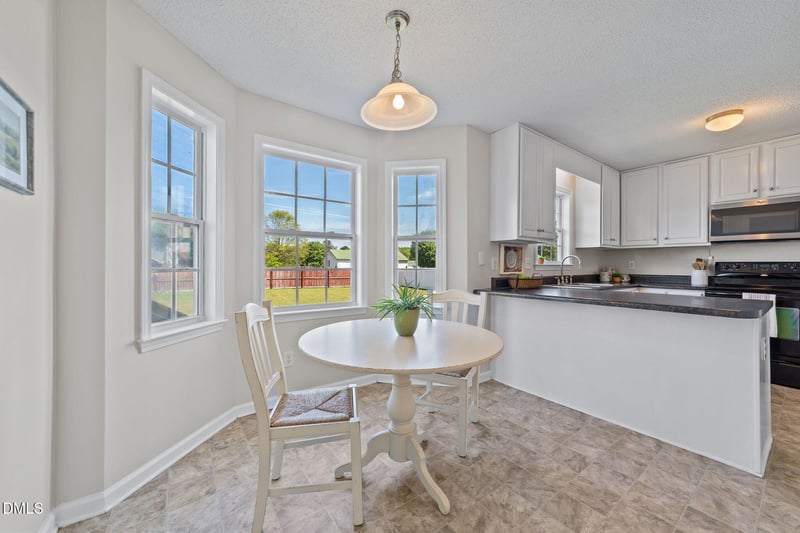 137 Woodglen Dr, Clayton, NC 27527