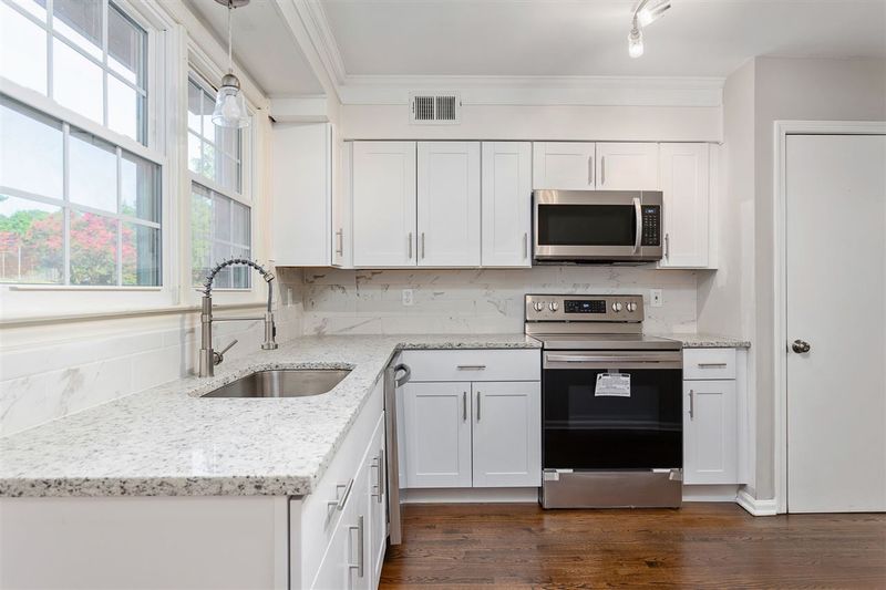 1379 Garden Crest Cir, Raleigh, NC 27609