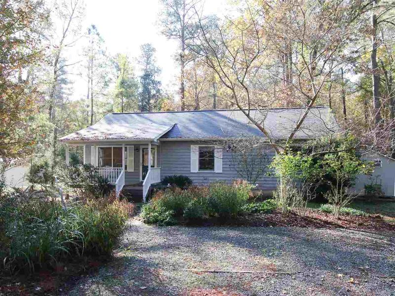137B Windsor Cir, Chapel Hill, NC 27516