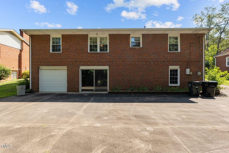 138 Hillside Dr, Burlington, NC 27215