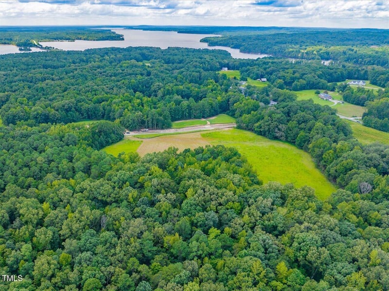 138 Lakeside Dr, Chapel Hill, NC 27514