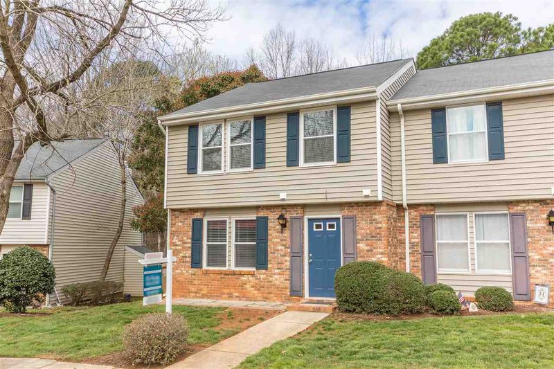 138 Luxon Pl, Cary, NC 27513