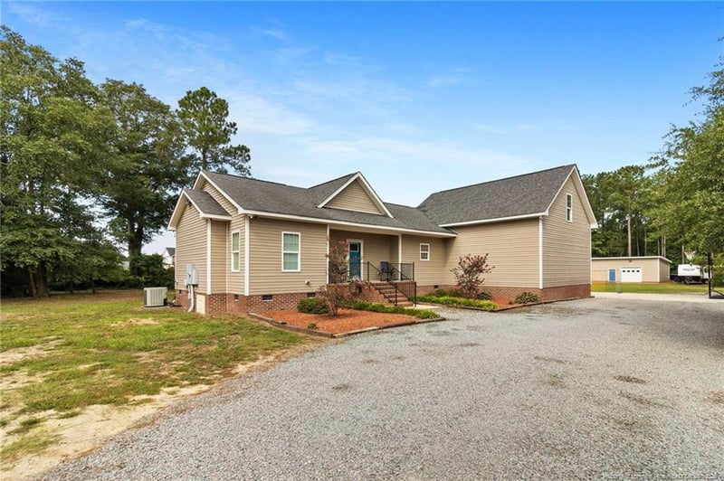 1384 Canady Pond Rd, Hope Mills, NC 28348