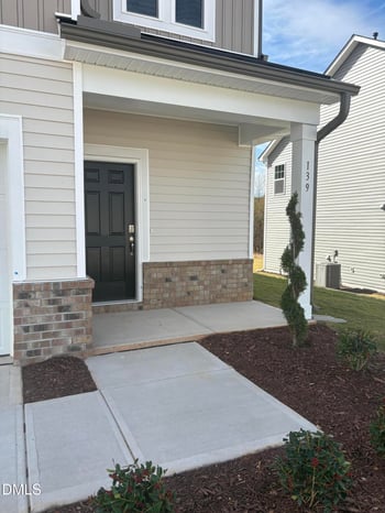 139 Favored Ave, Sanford, NC 27330