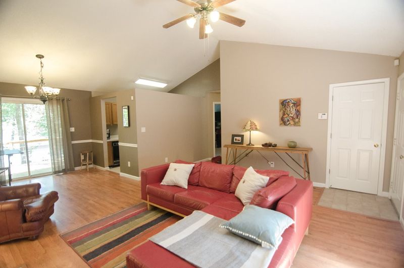 139 Forsyth Dr, Chapel Hill, NC 27517
