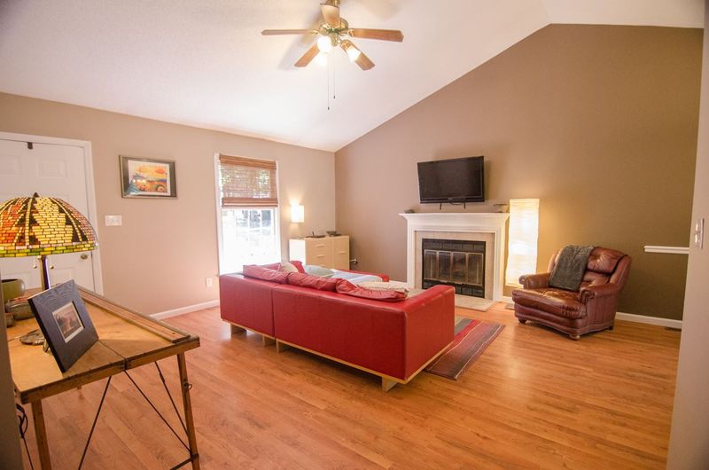 139 Forsyth Dr, Chapel Hill, NC 27517