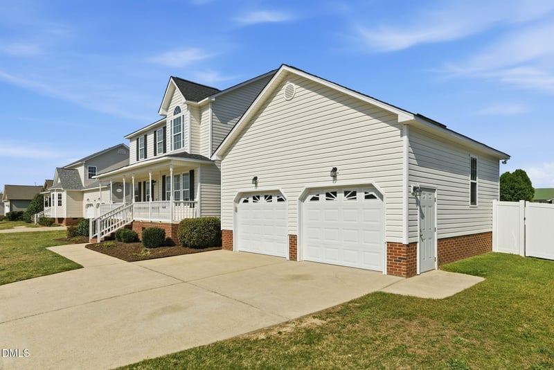 139 Woodglen Dr, Clayton, NC 27527