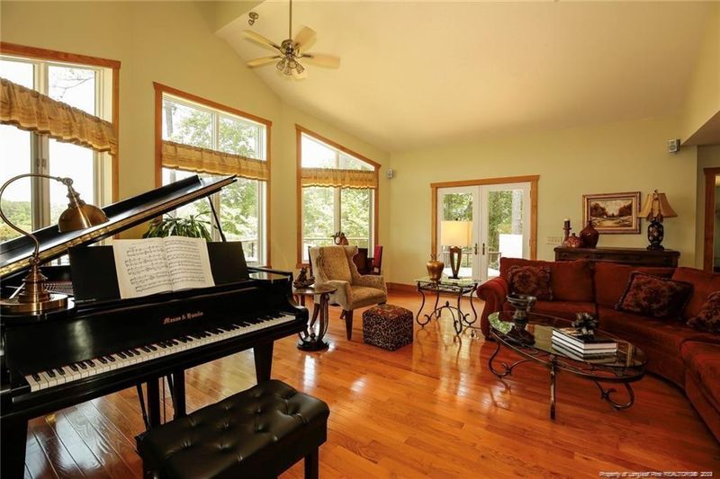1392 Pennsylvania Ave, Sanford, NC 27332