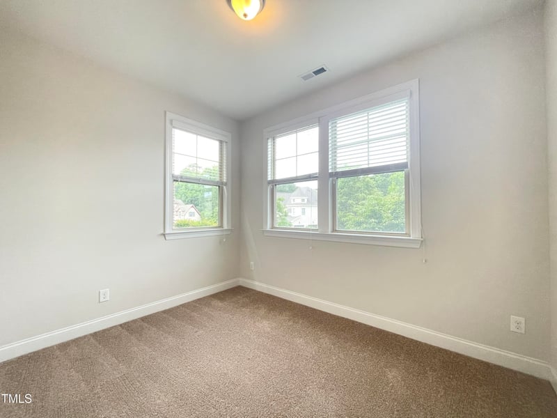 1395 Town Home Dr, Apex, NC 27502