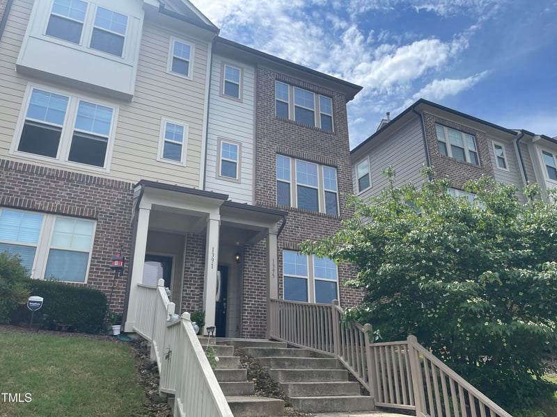 1395 Town Home Dr, Apex, NC 27502