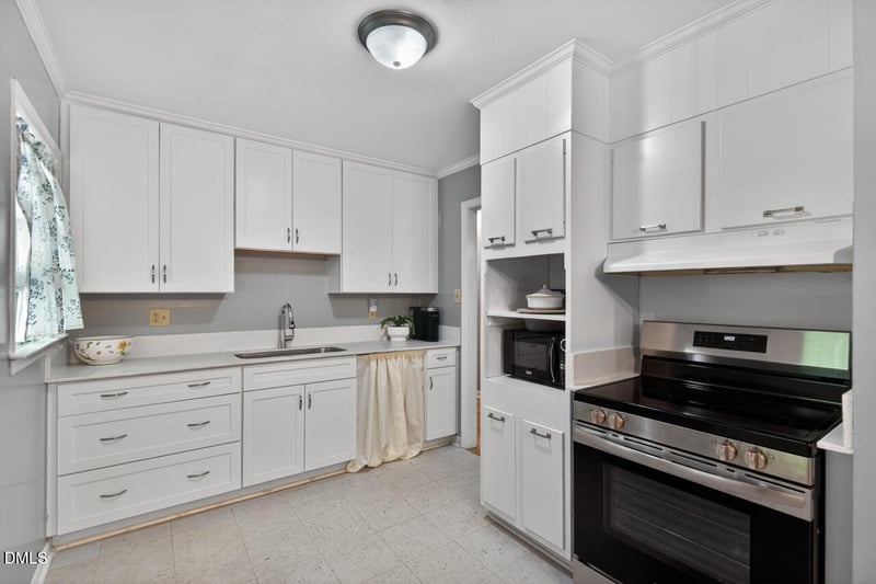 14 Jonan Ct, Chapel Hill, NC 27516