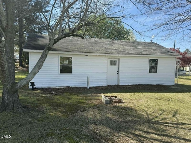 14 Mason St, Coats, NC 27521