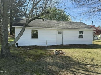 14 Mason St, Coats, NC 27521