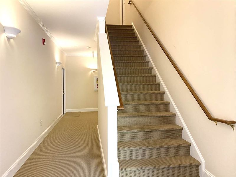 140 W Barbee Chapel Rd #208, Chapel Hill, NC 27517