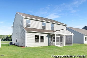 140 Benson Village Dr, Benson, NC 27504