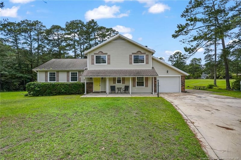 140 Bledsoe St, Hope Mills, NC 28348