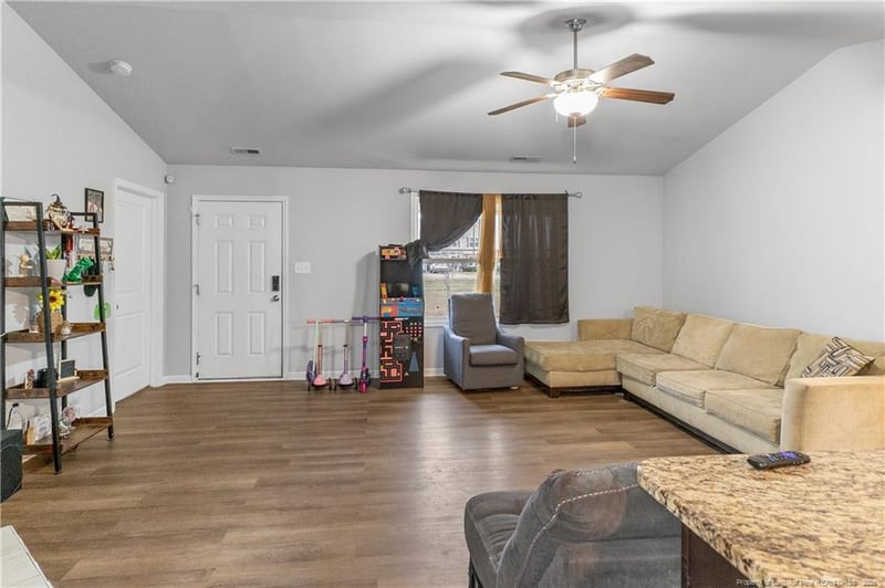 140 Denning Farm Ln, Benson, NC 27504