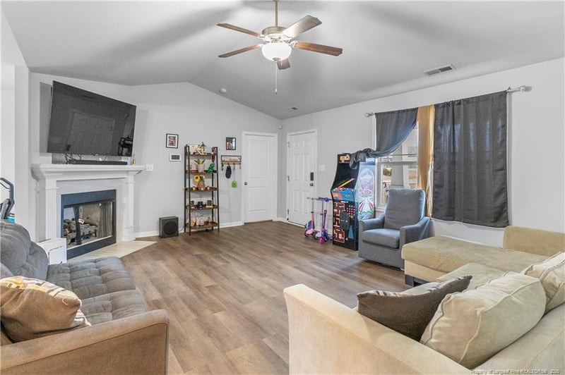 140 Denning Farm Ln, Benson, NC 27504